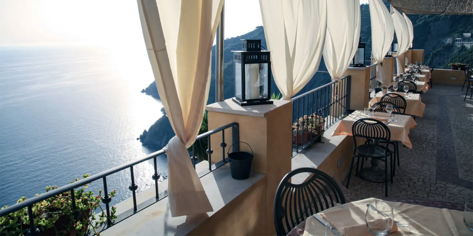 レストランテラスから見える海の景色